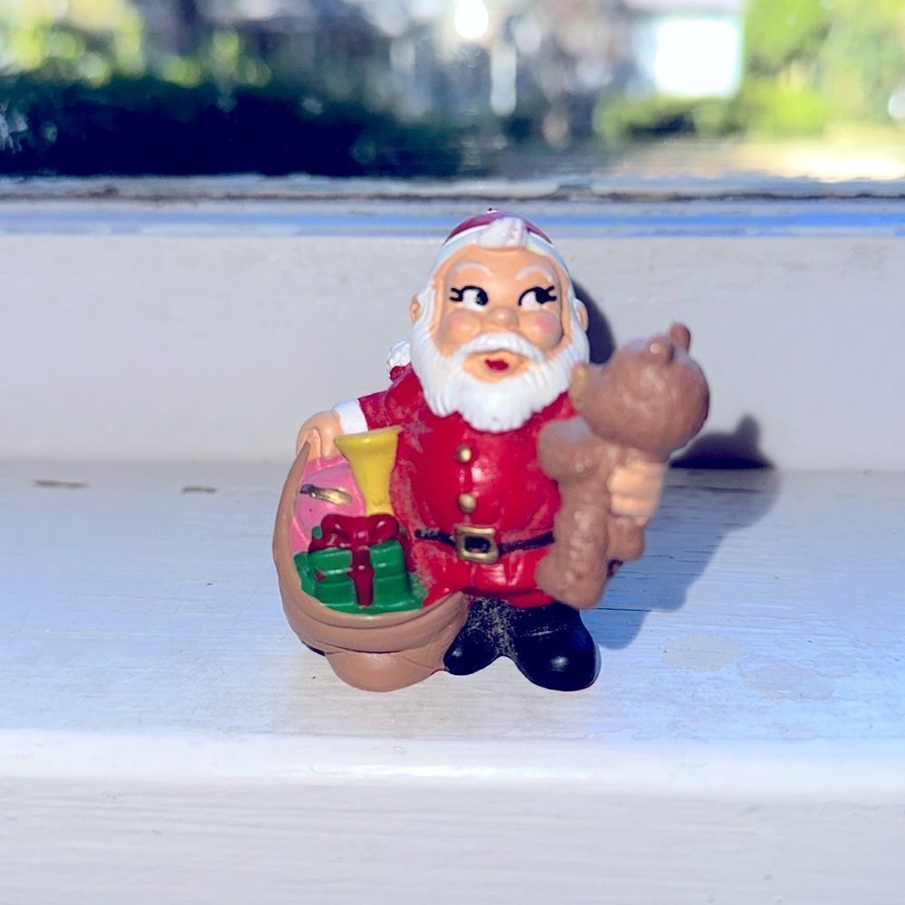 Vtg 1981‎ Wallace Beery plastic Santa Claus with teddy bear & toy bag figurine